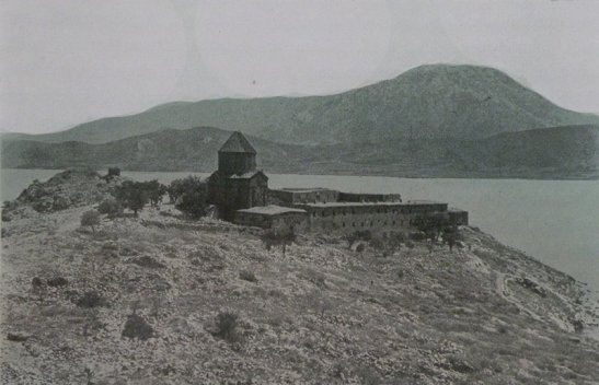 Աղթամար կղզին 20-րդ դարի սկզբին: Աղբյուրը՝ www.houshamadyan.org